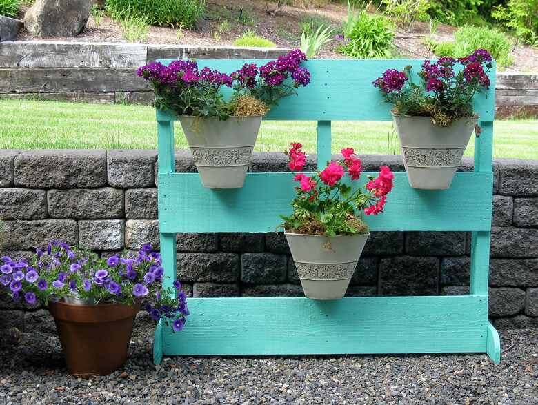 50 Decorative Ideas for Wood Pallet Planters - Inspirationalz ...