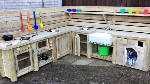 70 Inspirational DIY Ideas for Kids Pallet Mud Kitchens