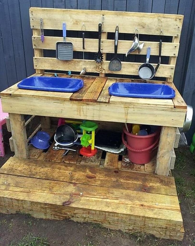 70 Inspirational DIY Ideas for Kids Pallet Mud Kitchens