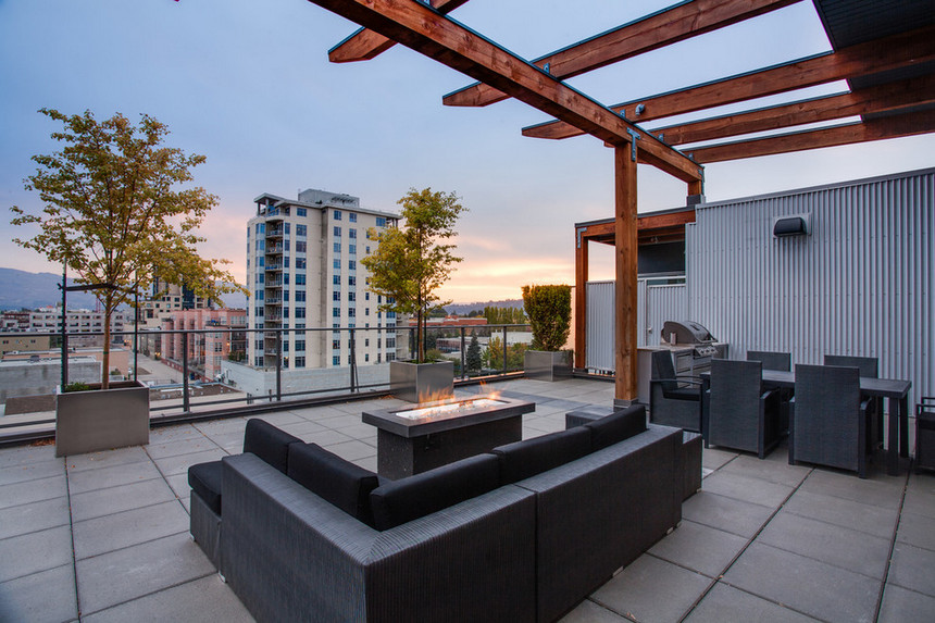 Rooftop Deck with a Fire Pit (14)
