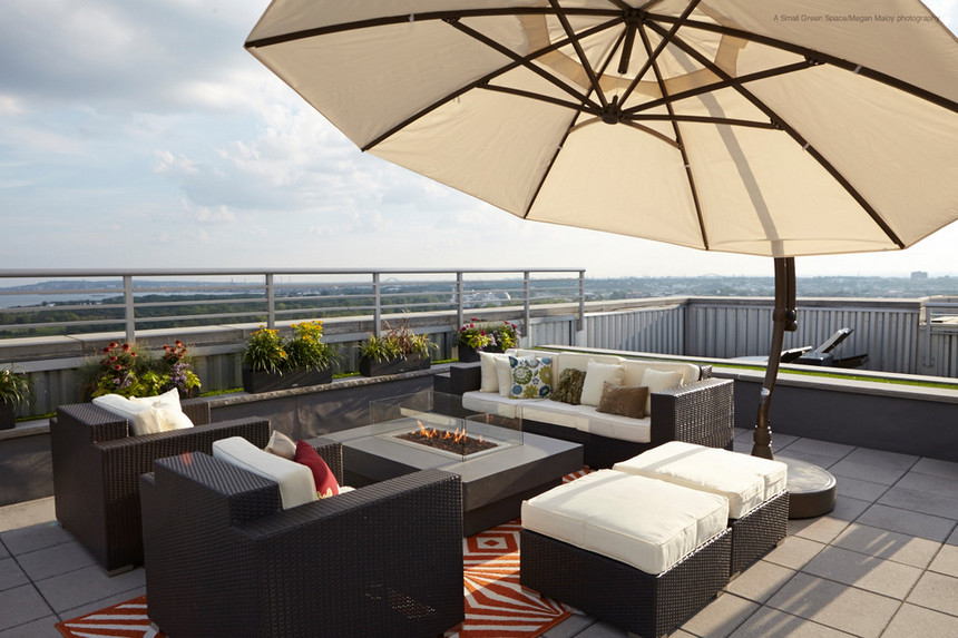 Rooftop Deck with a Fire Pit (17)