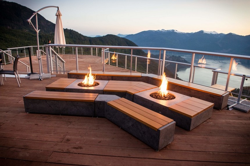 Rooftop Deck with a Fire Pit (21)