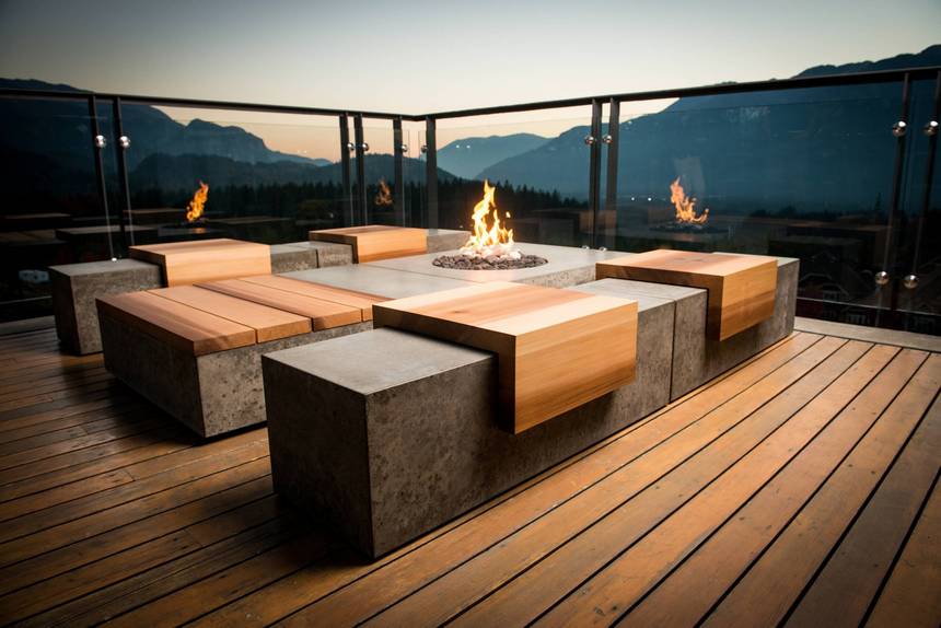 Rooftop Deck with a Fire Pit (22)