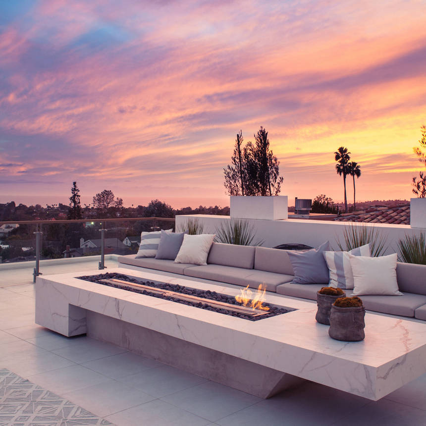Rooftop Deck with a Fire Pit (29)